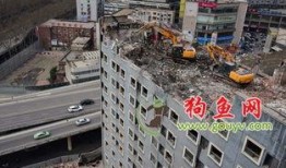 天津樓頂爆料事件視頻,高空驚魂，真相揭曉